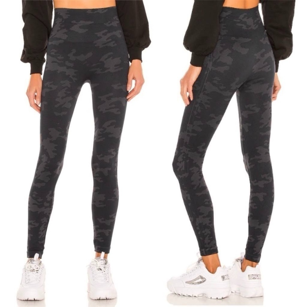 NWT Spanx Look At Me Now Legging Camo sz M
